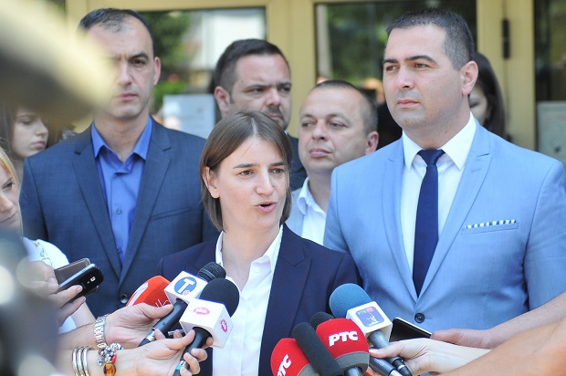 ПРВИ РАДНИ ЗАДАТАК МАНДАТАРКЕ: Ани Брнабић приређен дочек у Врњачкој Бањи